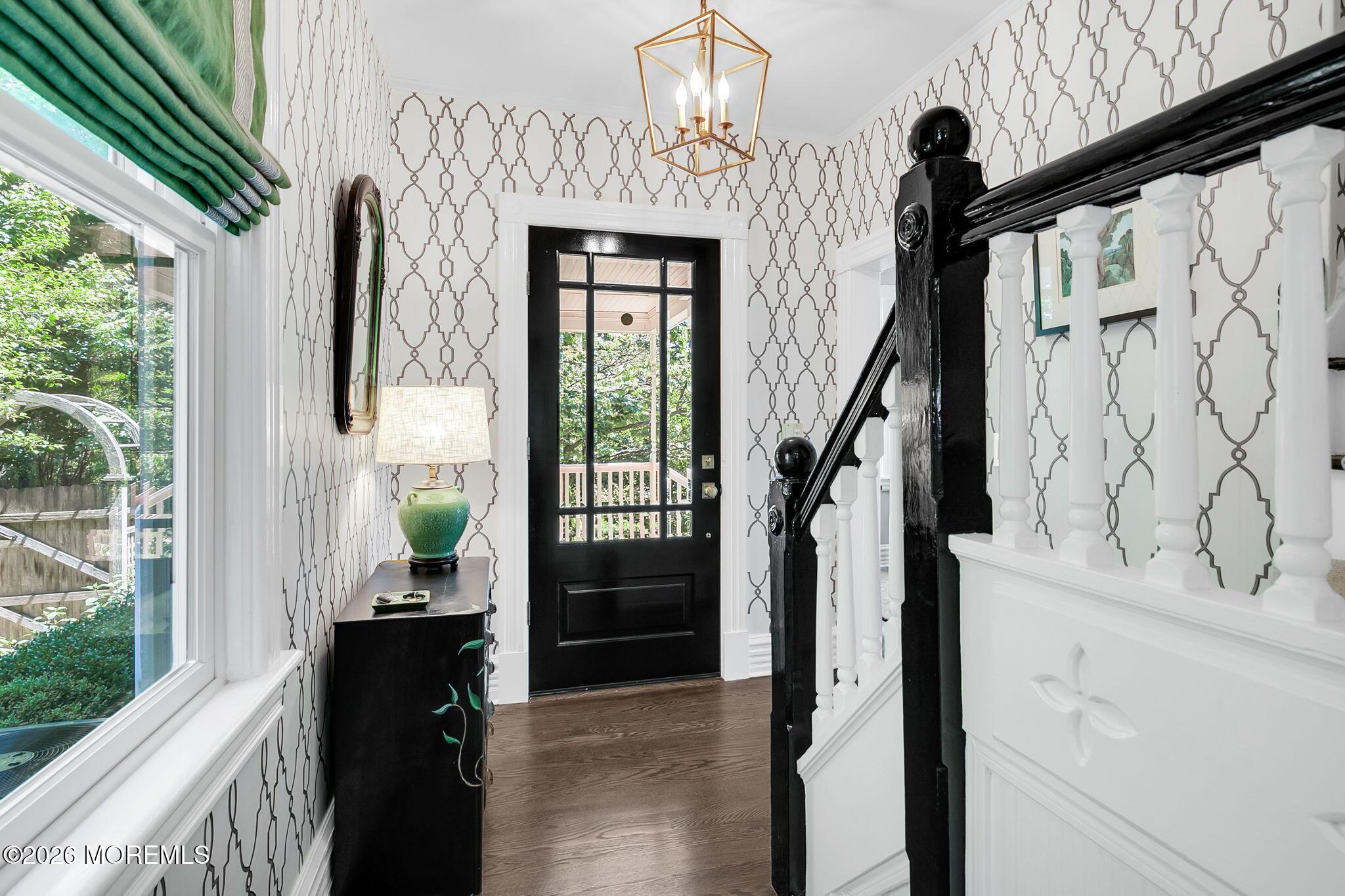 Image 3: Foyer