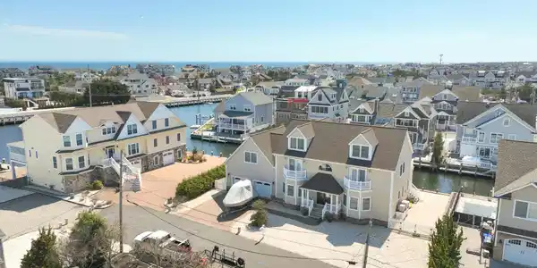 305 Sloop Lane