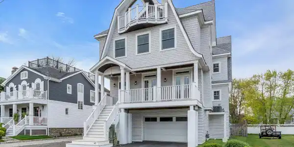 42 Waterman Avenue