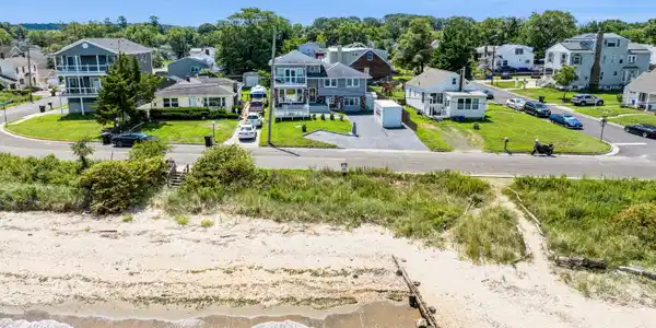 206 Beach Avenue