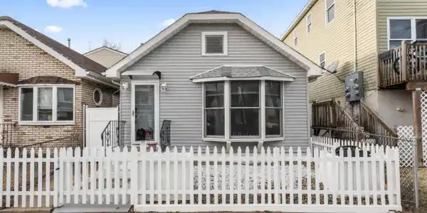 21 Pineview Avenue