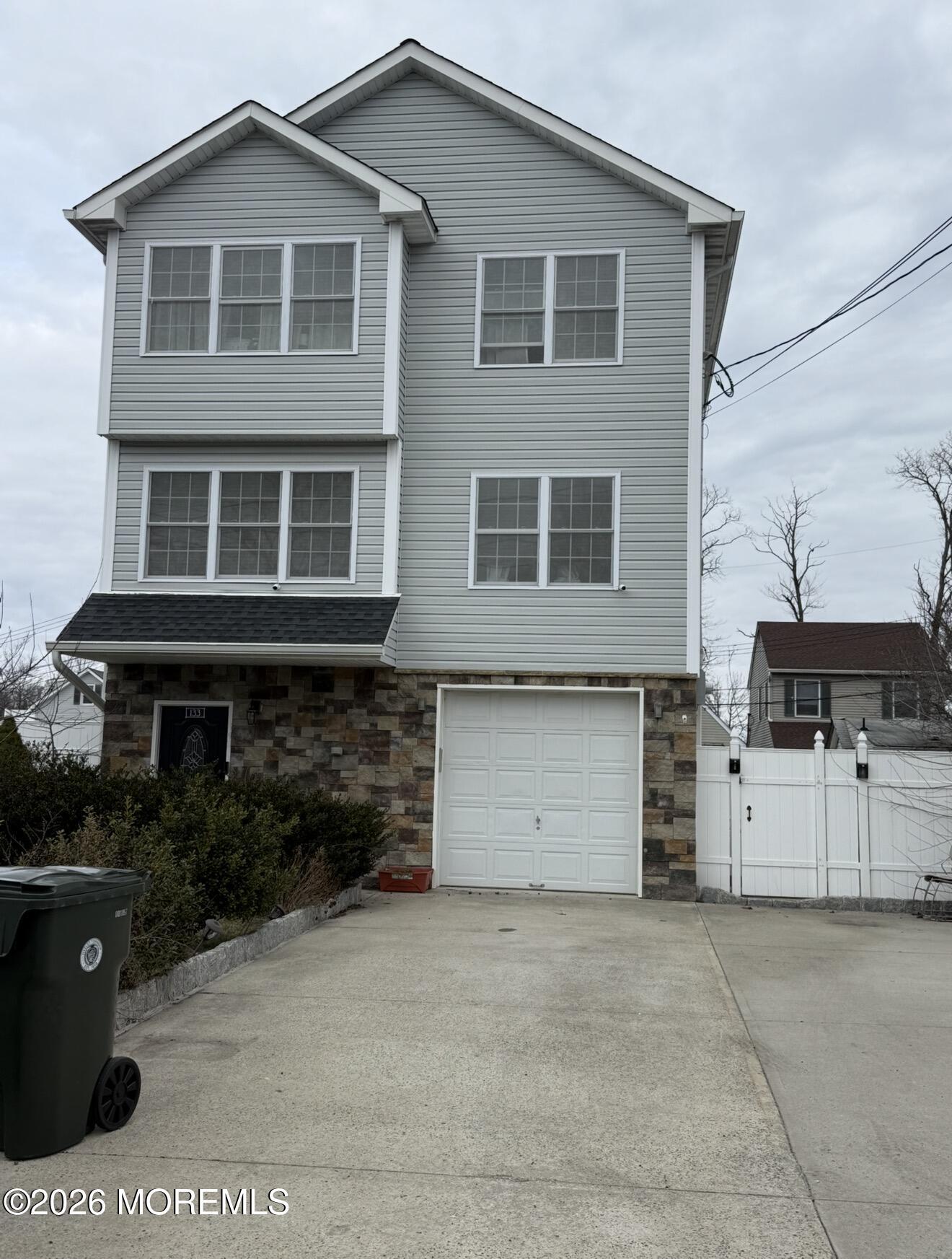 Image 2: 133 7th street picture