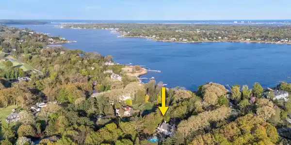 Image 3: LOCATION! LOCATION!
