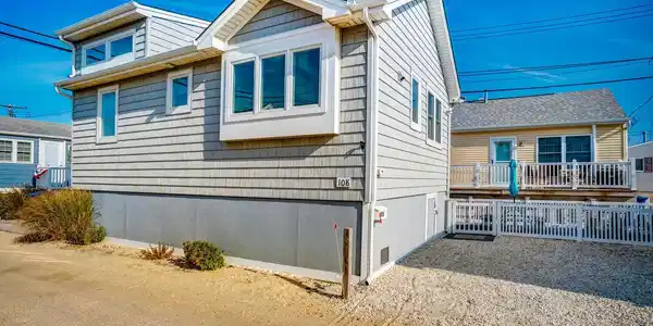 108 W Amberjack Way