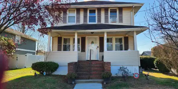 142 Rosewood Avenue