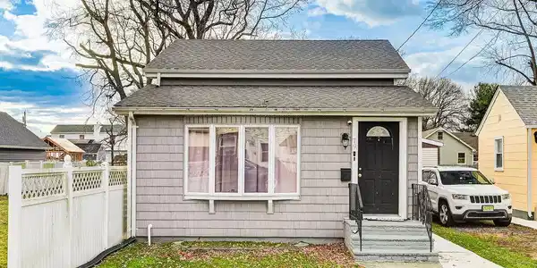 79 Bay Avenue