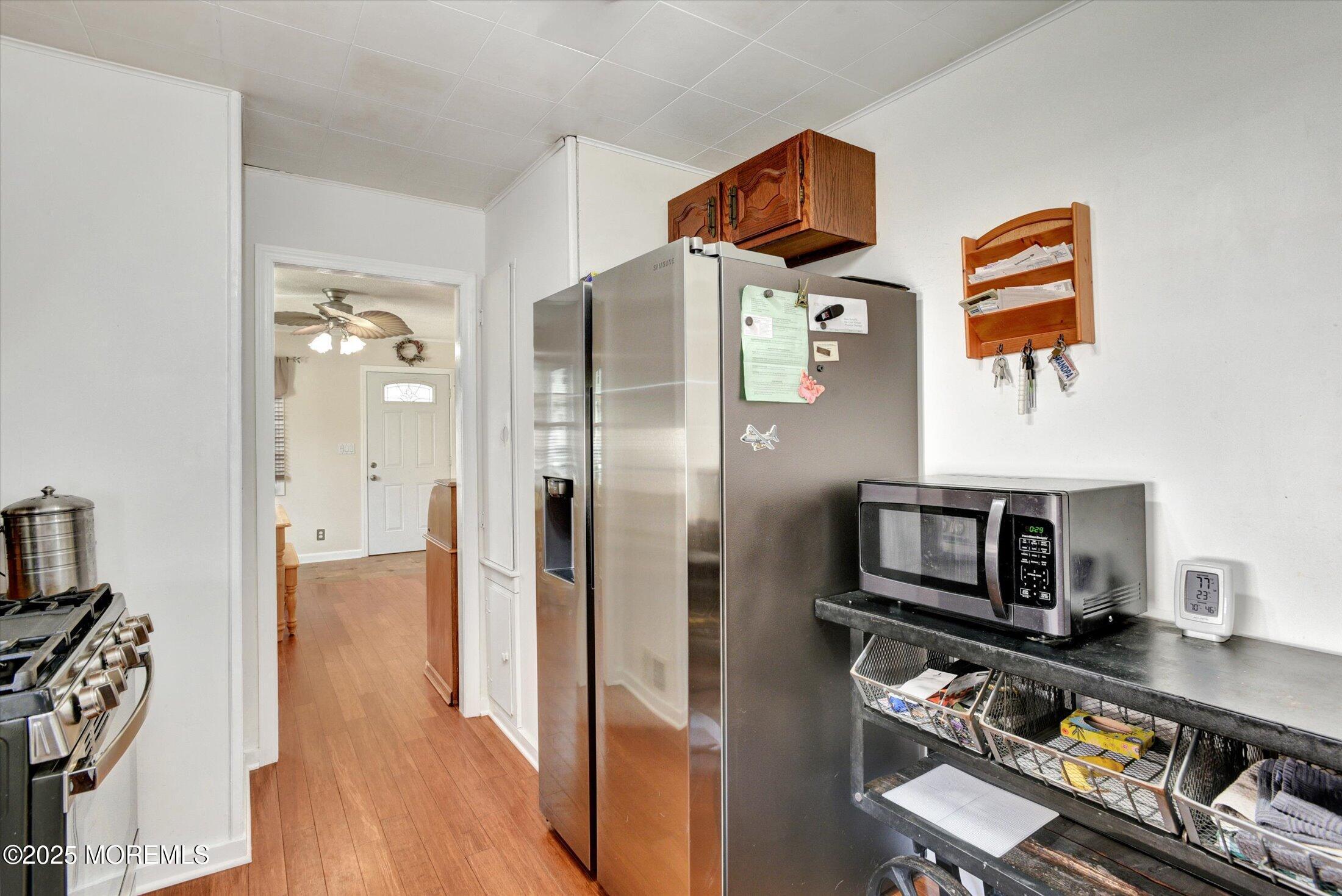 Image 4: Kitchen