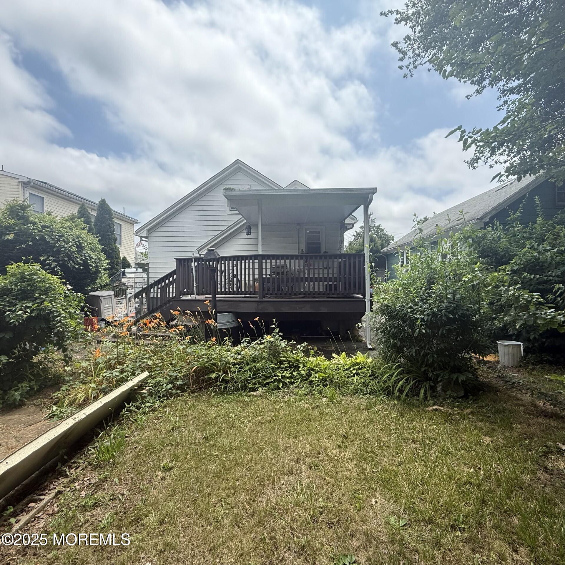 Image 2: Spacious rear yard for entertainments.