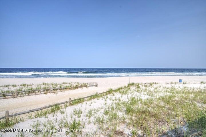 Image 3: beach entrance 2