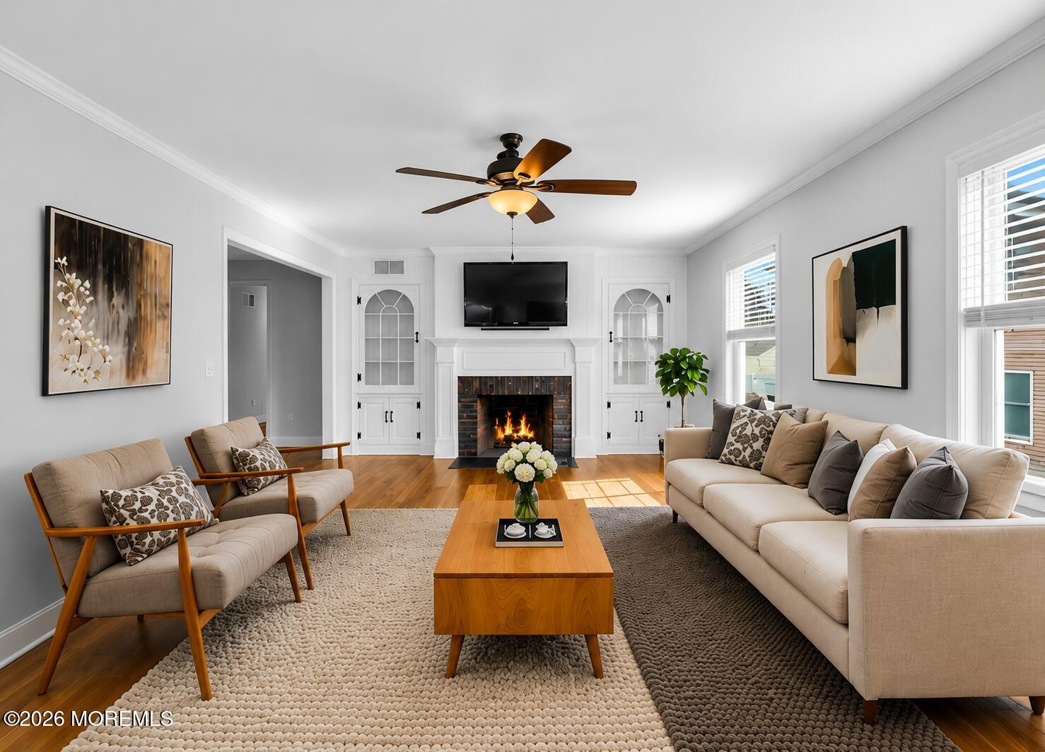 Image 4: Living Room