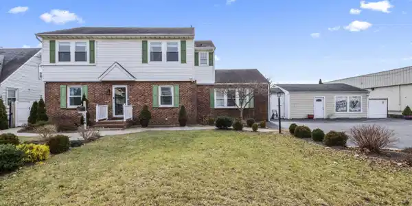 24 Lorraine Place