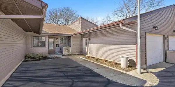 4 Middlebrook Court