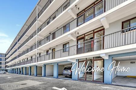 51 Hiering Avenue Unit D4