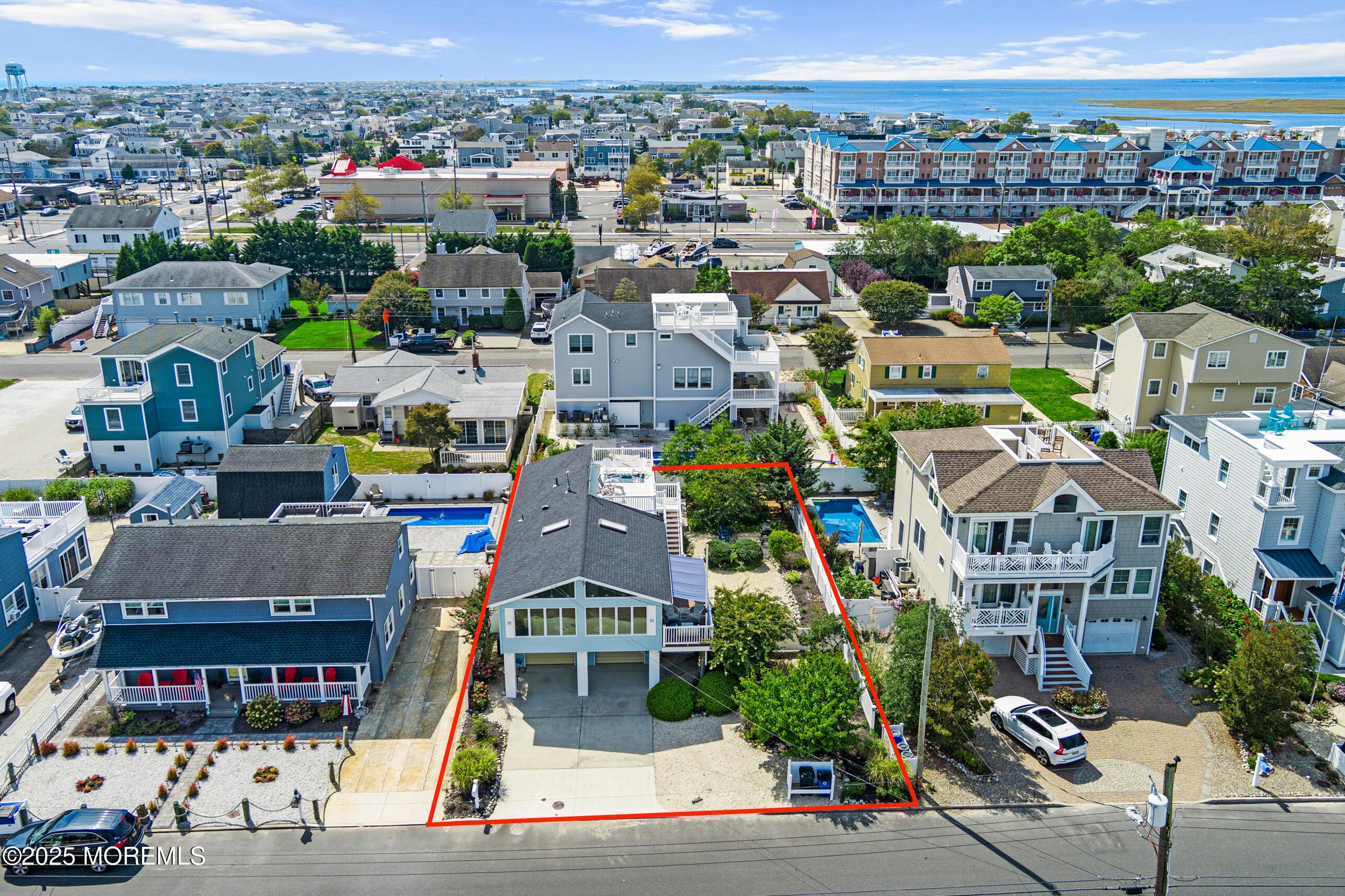 Image 2: 07-Front Ariel with Outline