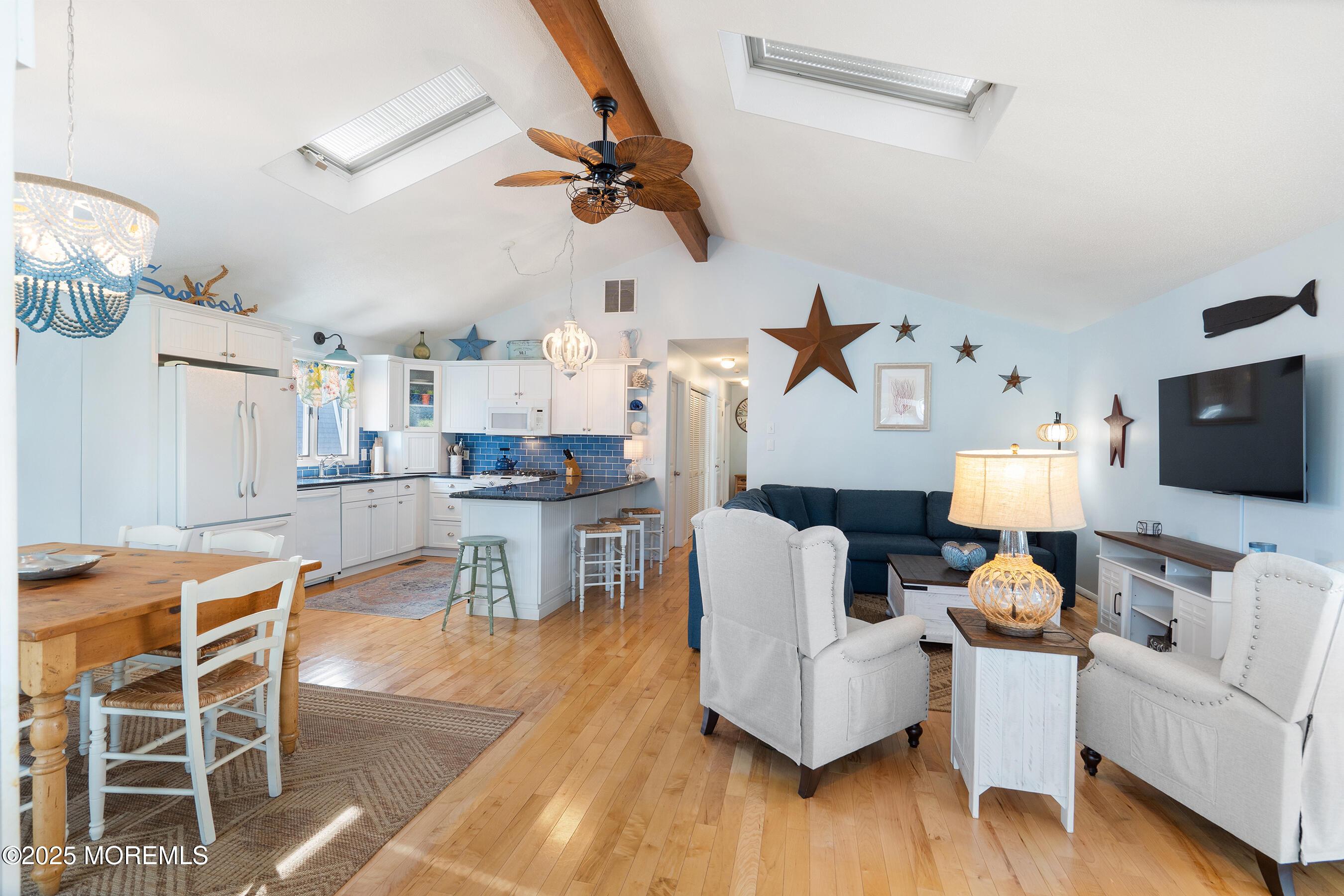 Image 4: 13-Living 1A