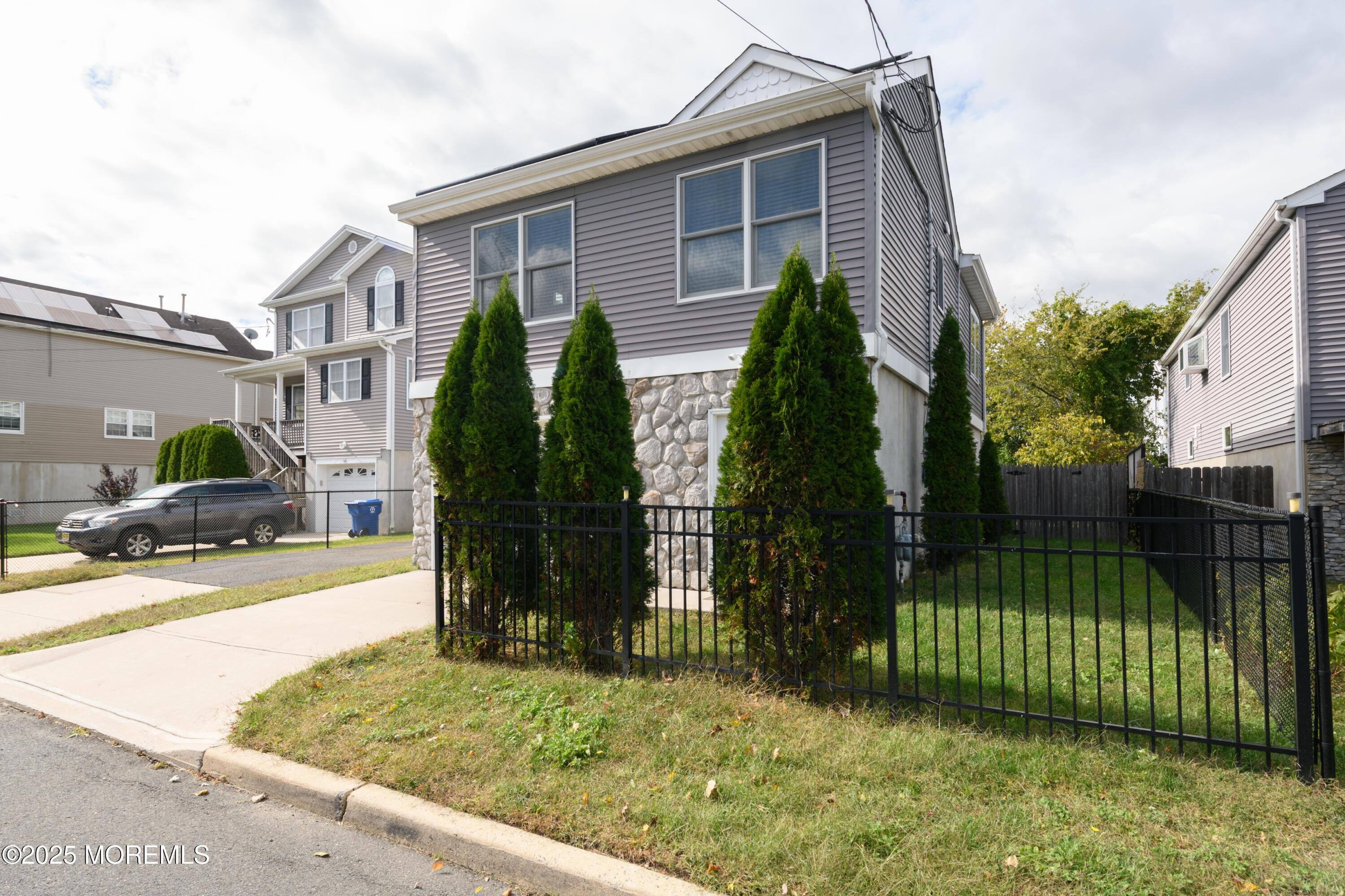 Image 2: Fenced Yard