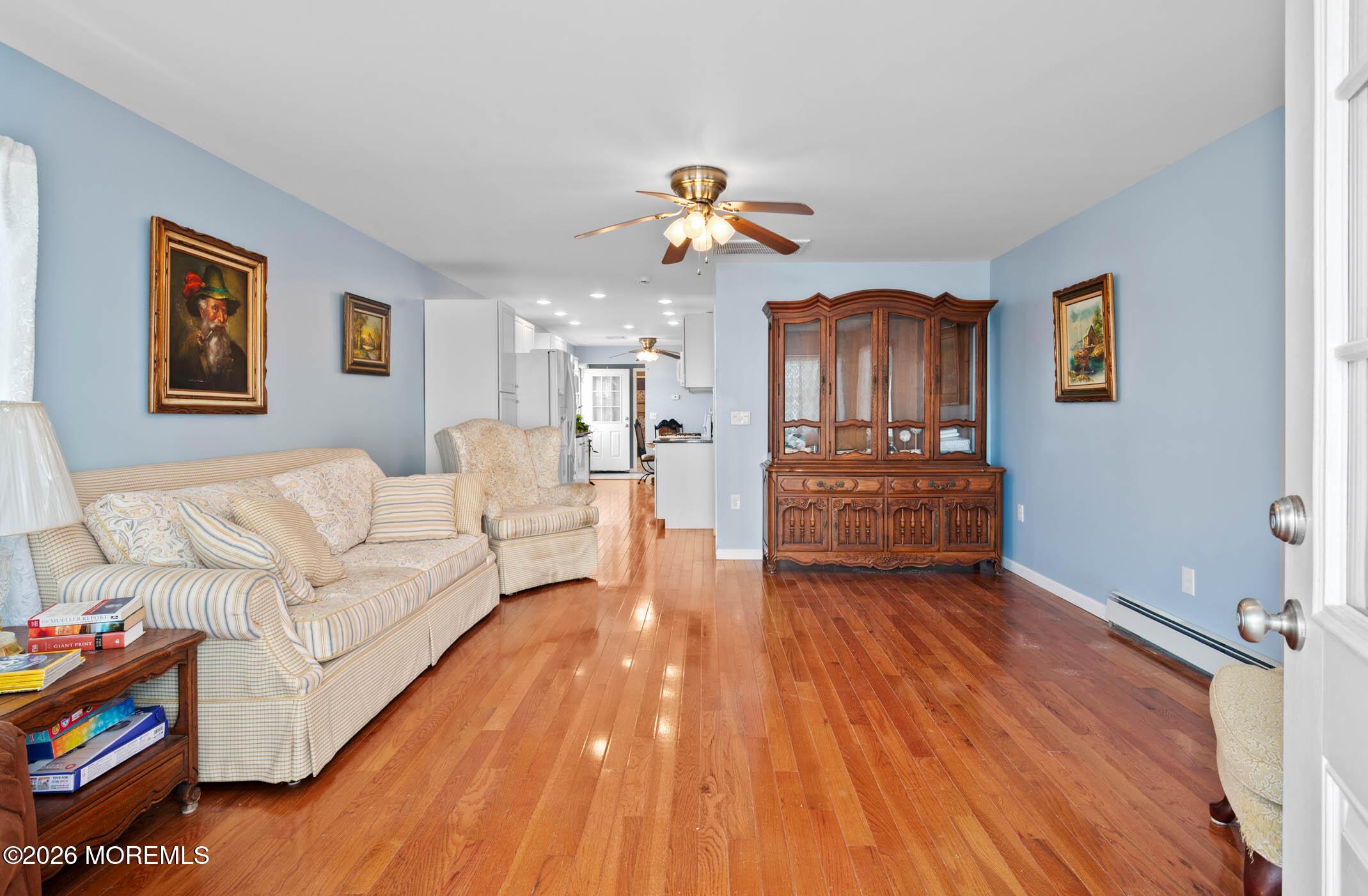 Image 3: Living Room