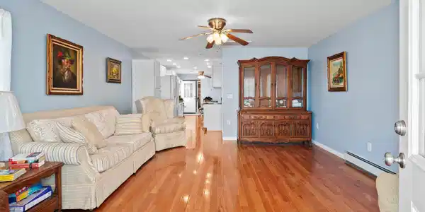 Image 3: Living Room