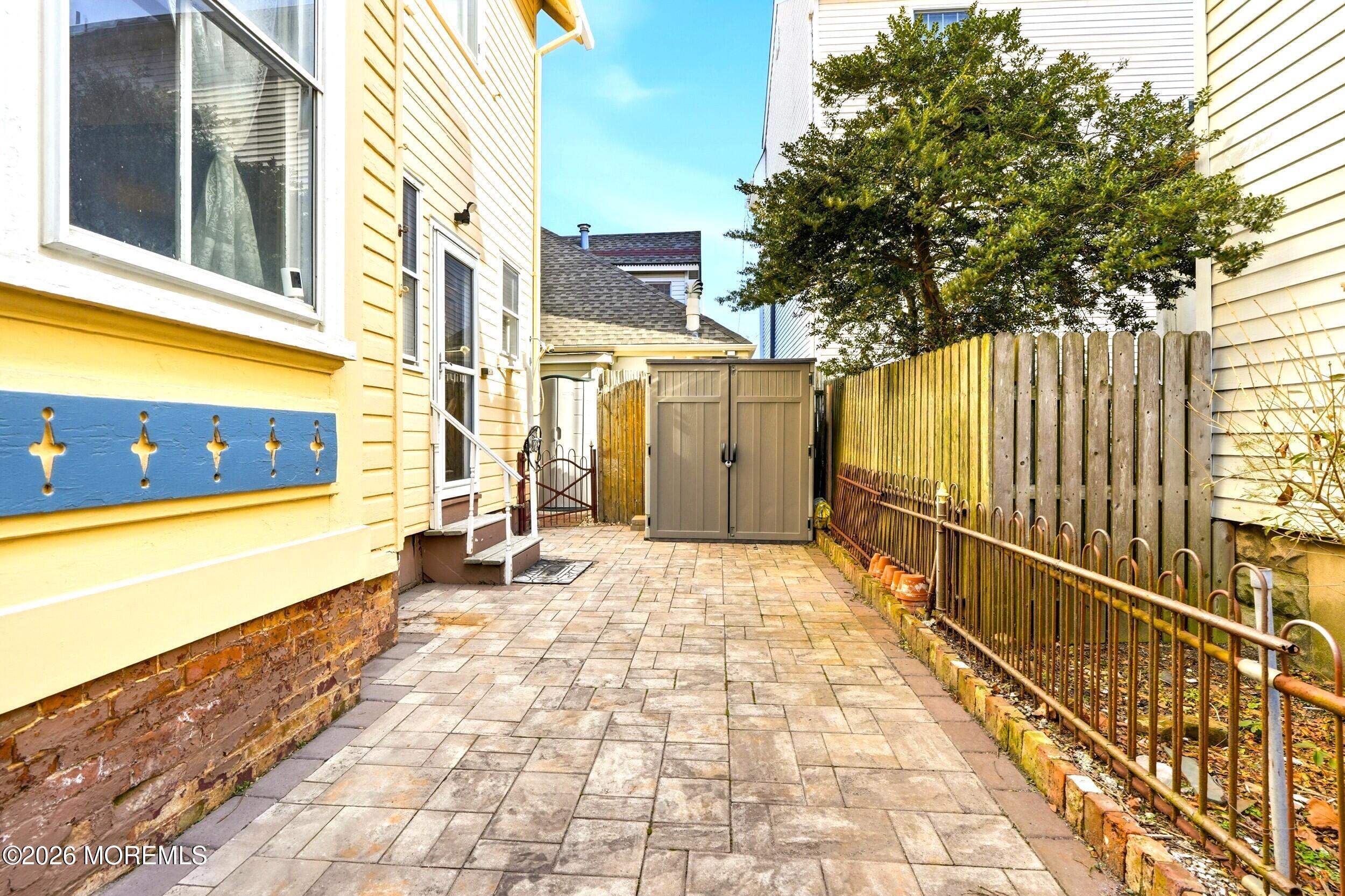 Image 4: Fabulous Patio for BBQs