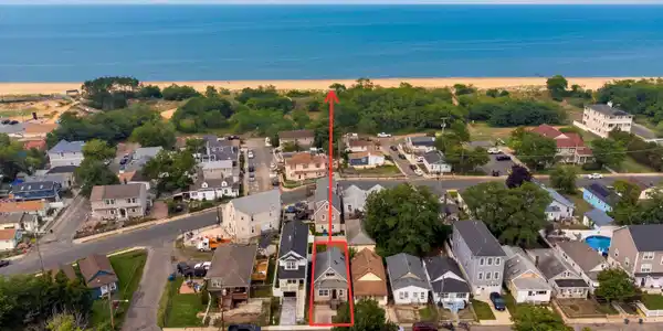 Image 3: Aerial W Thicker Lines & Arrow