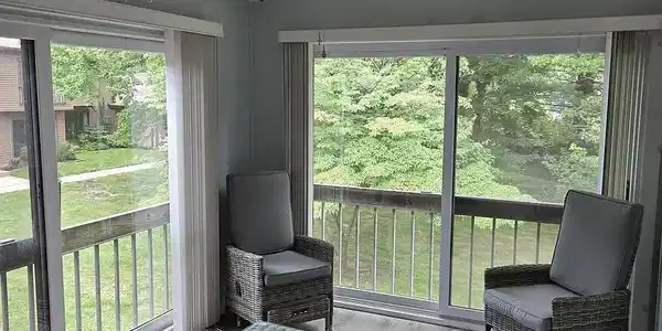 Image 3: 76 manchester sunroom