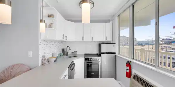 Image 3: Kitchen 2