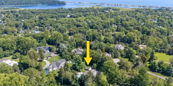 Image 3: 82 Rumson Road