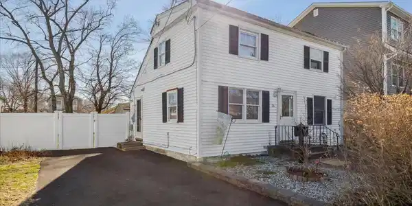 26 Bay Avenue