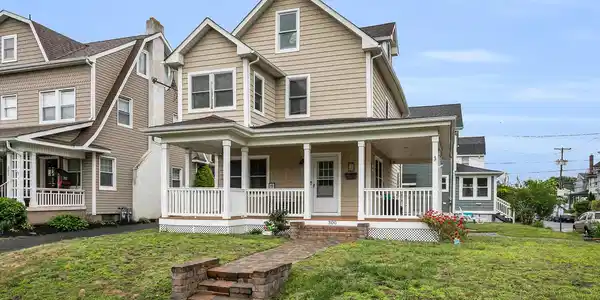 300 Lareine Avenue