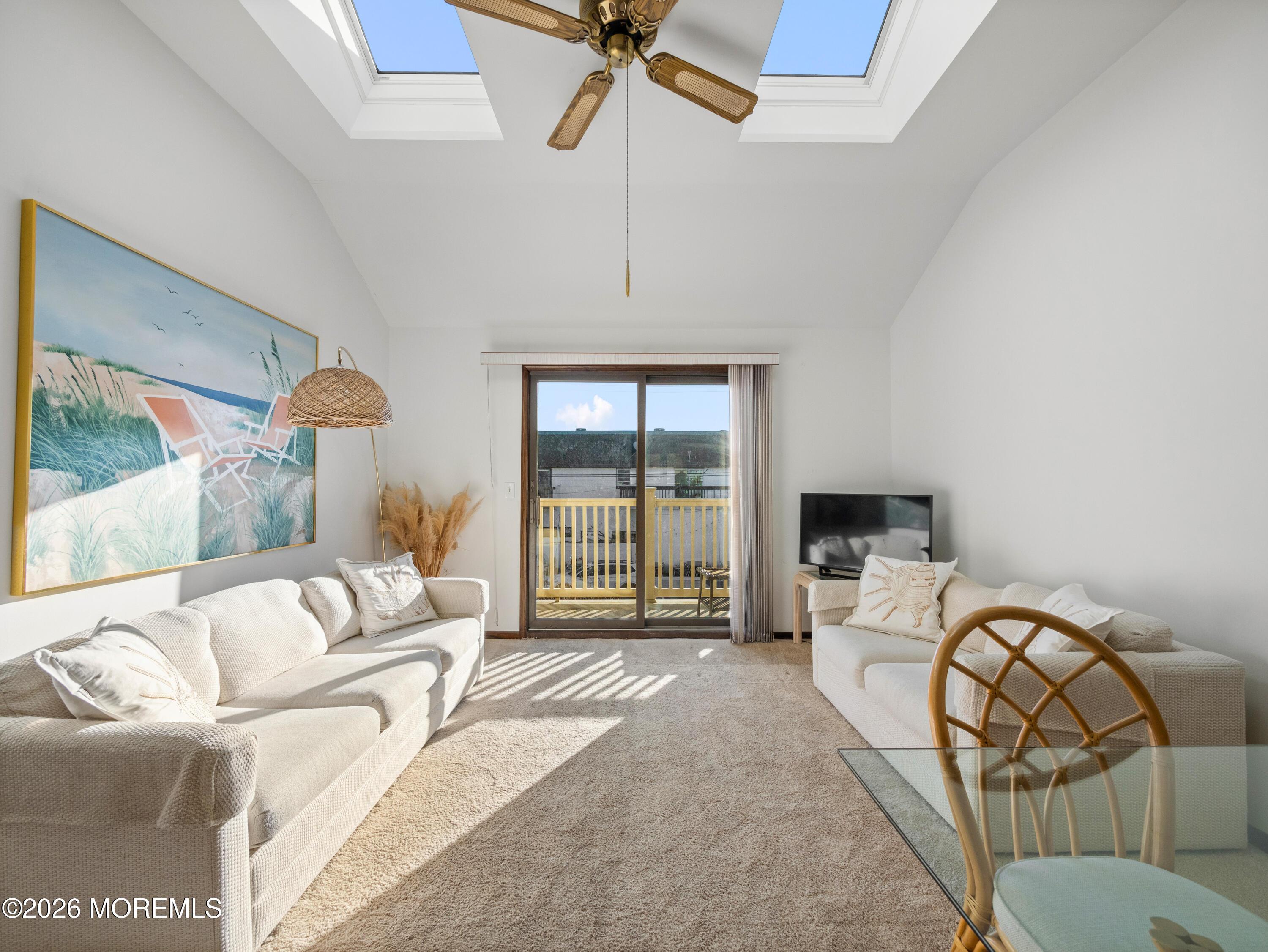 Image 4: 0061807 Grand Central Ave