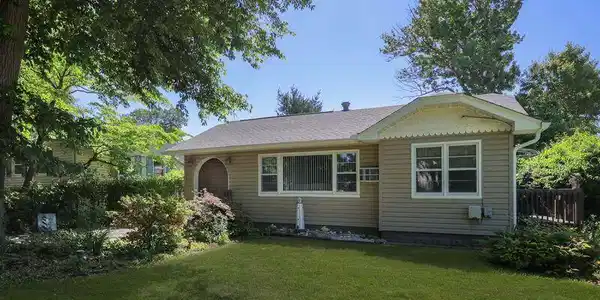 809 Shadylawn Way