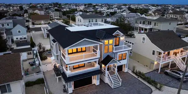 Image 2: 309 W 16th (119)