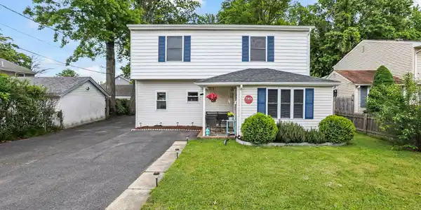 785 Lakeshore Drive