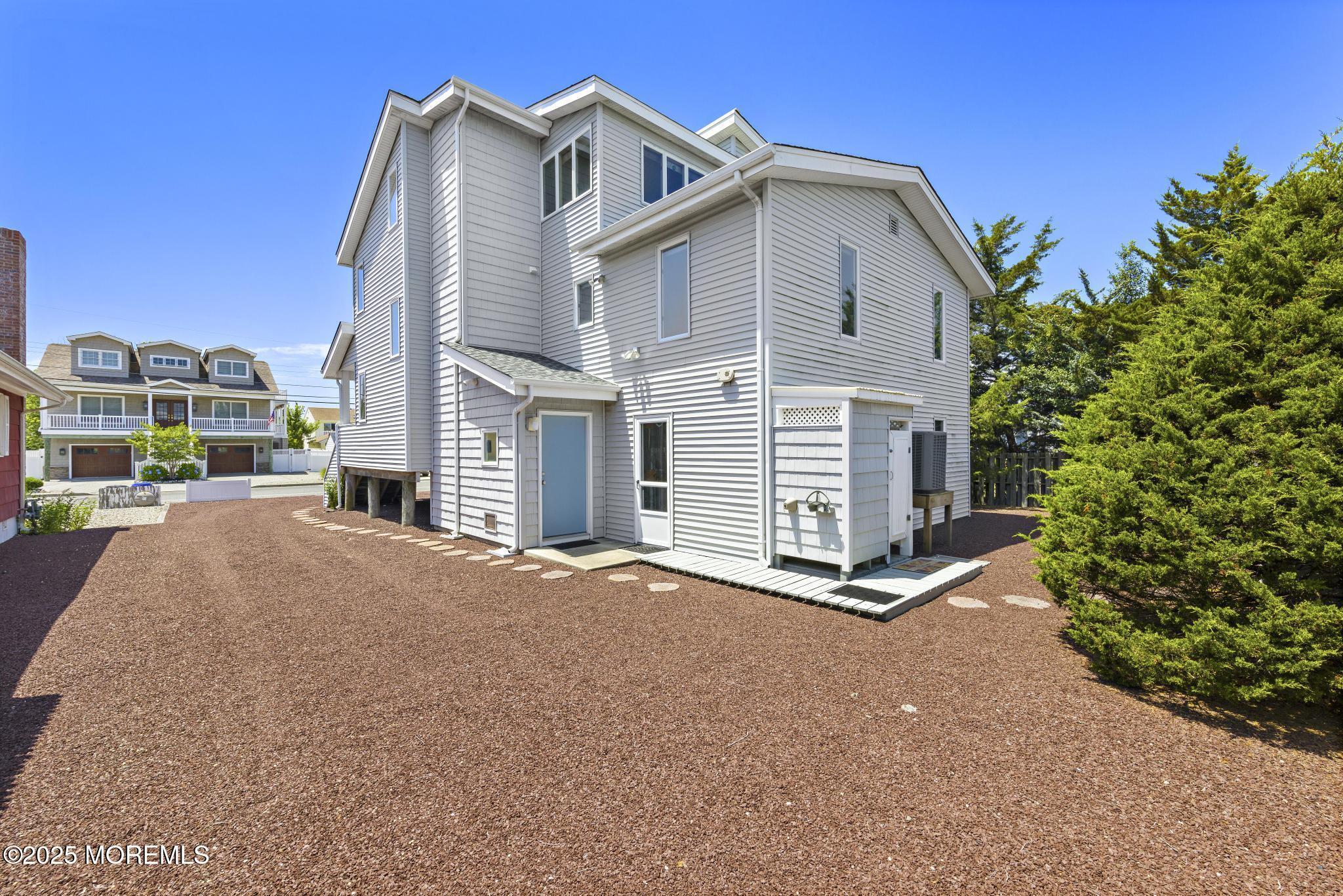 Image 2: 357 W 10th (52)