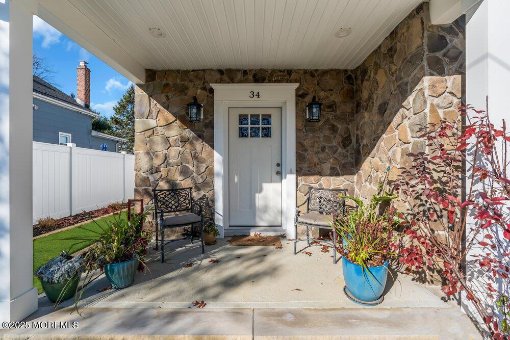Image 4: Covered Porch