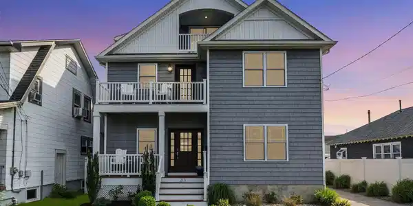 Image 3: 2-web-or-mls-DSC07875-1B_vt