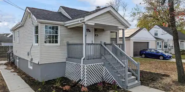 34 Maplewood Avenue