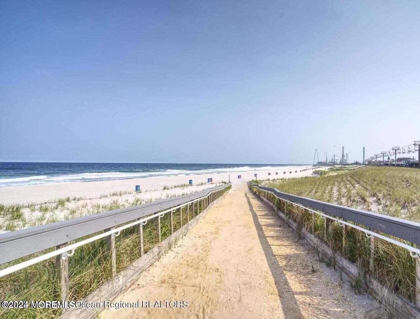 Image 4: photo beach access