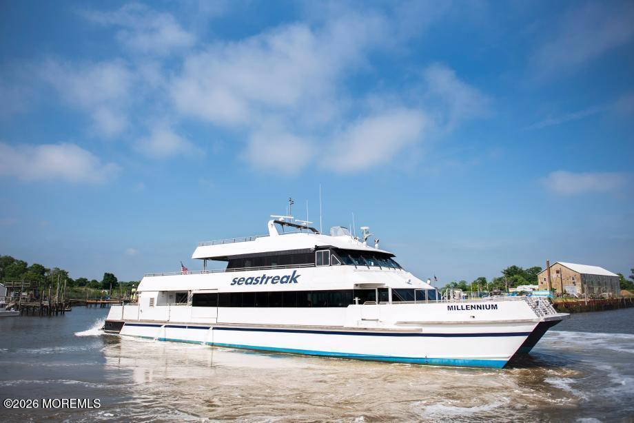 Image 4: Ferry to NYC