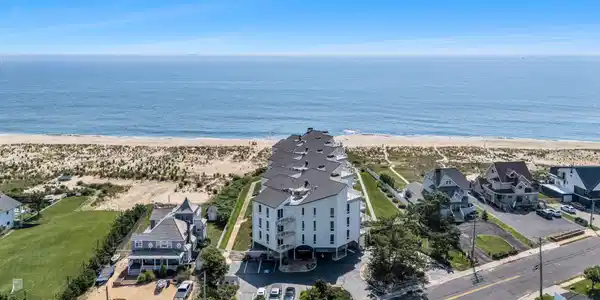 Image 2: 477 Ocean Ave N H1