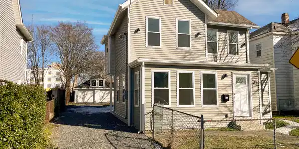 21 4th Avenue