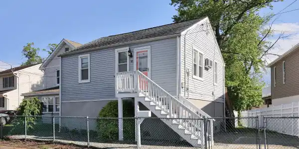 62 Seeley Avenue