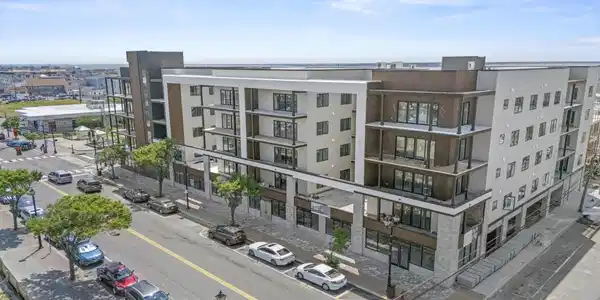 401 Boulevard Unit 204