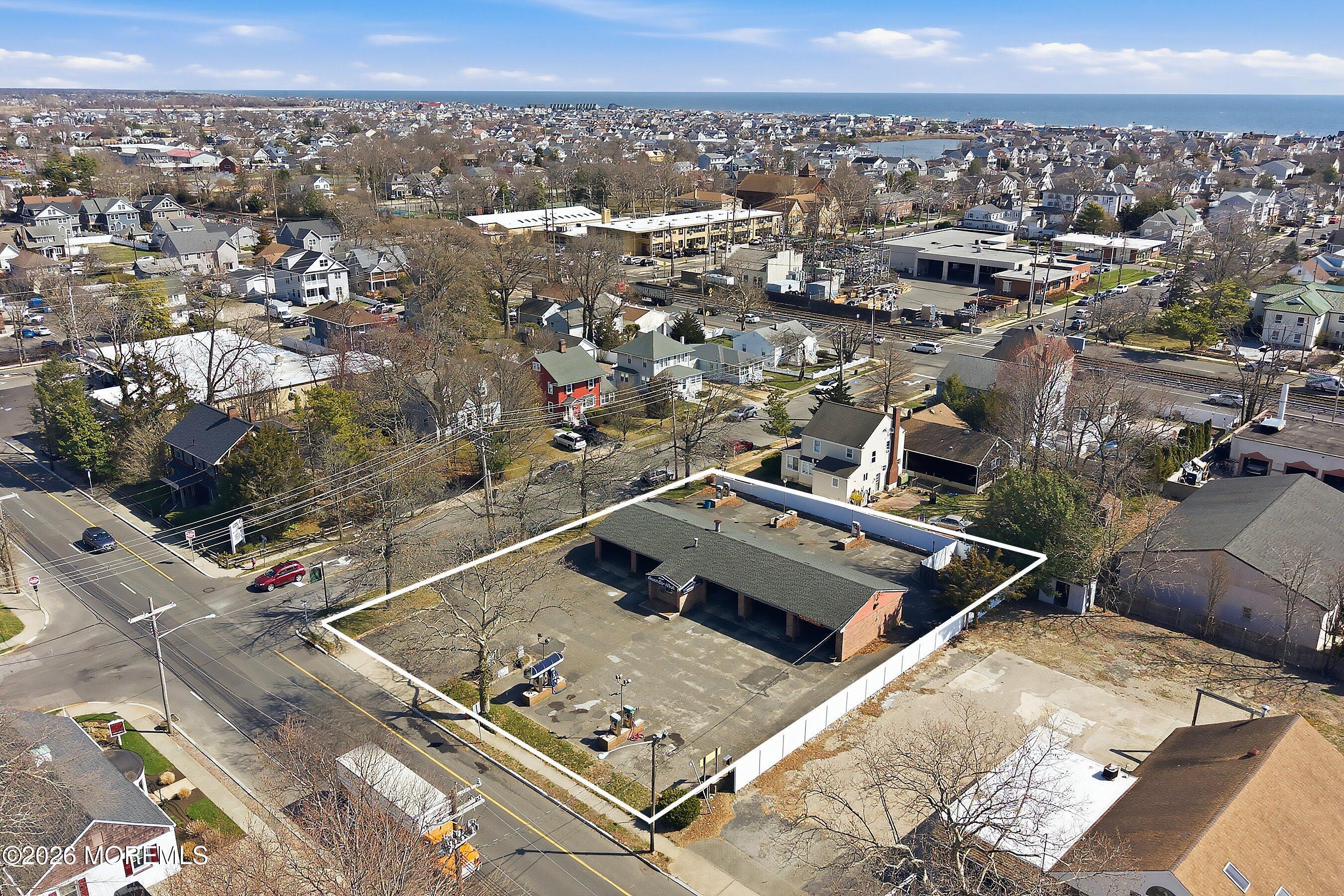 Image 1: 04-Aerial 2 OUTLINE