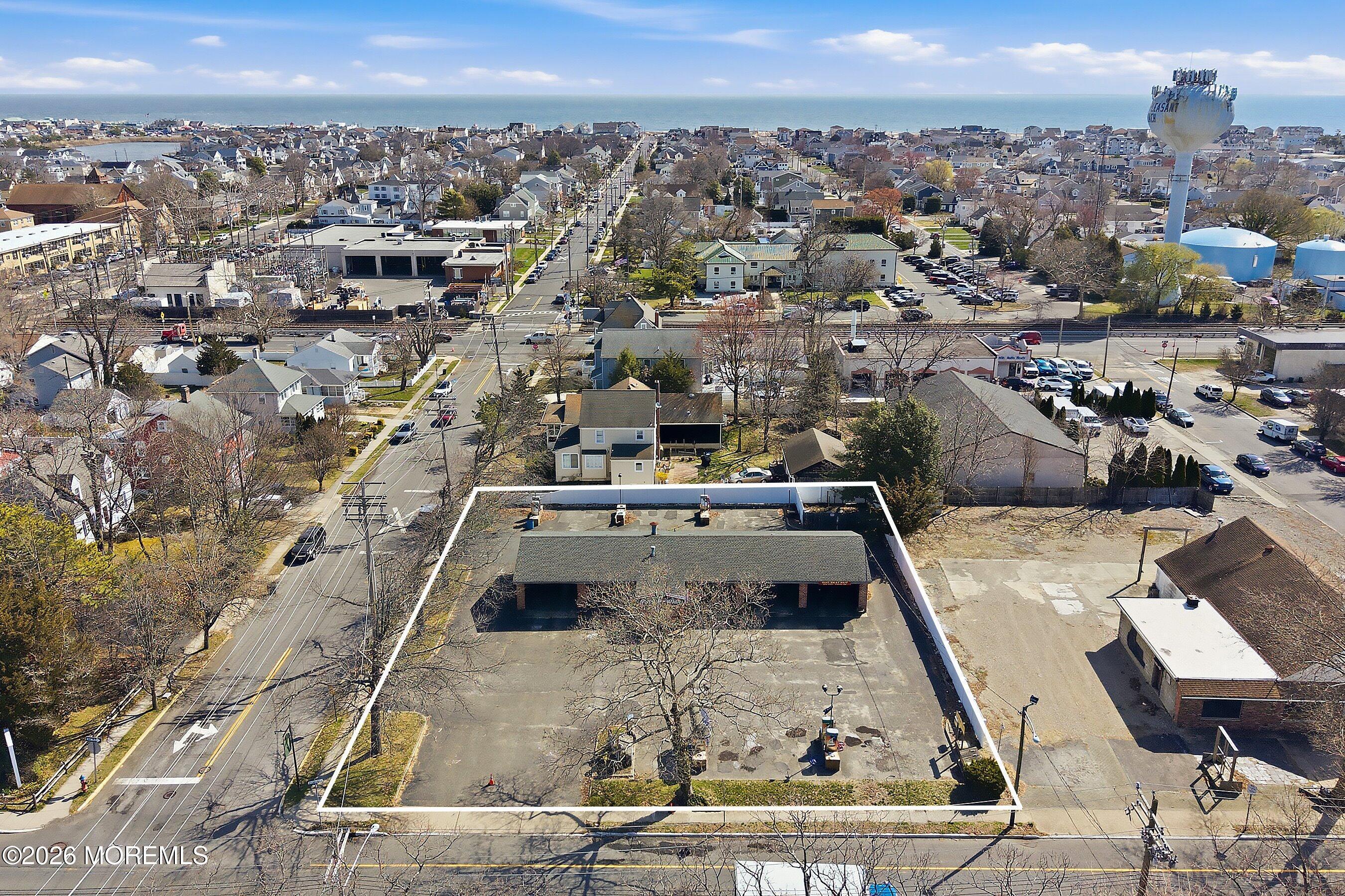 Image 2: 02-Aerial 1 OUTLINE