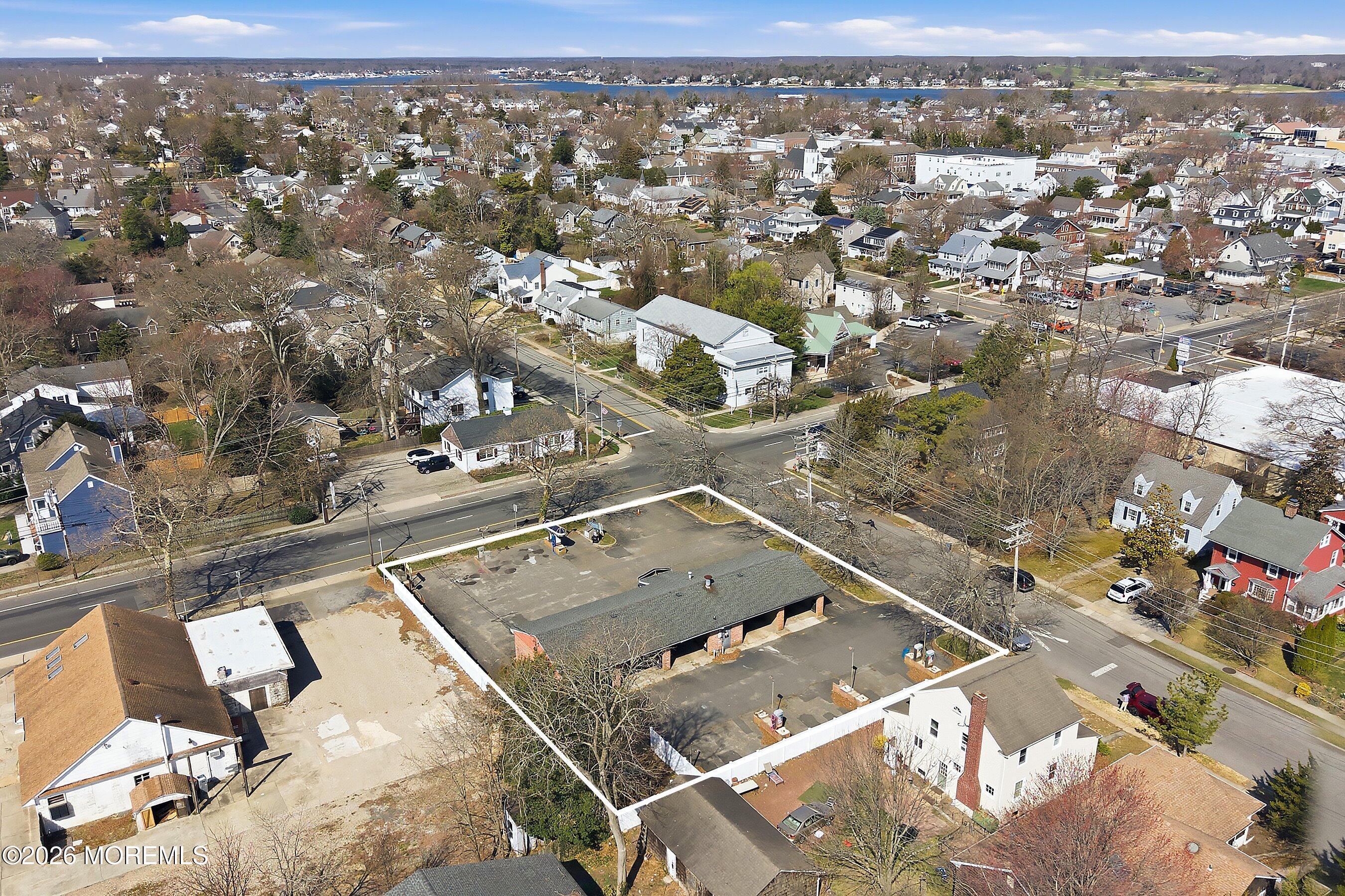 Image 4: 08-Aerial 4 OUTLINE