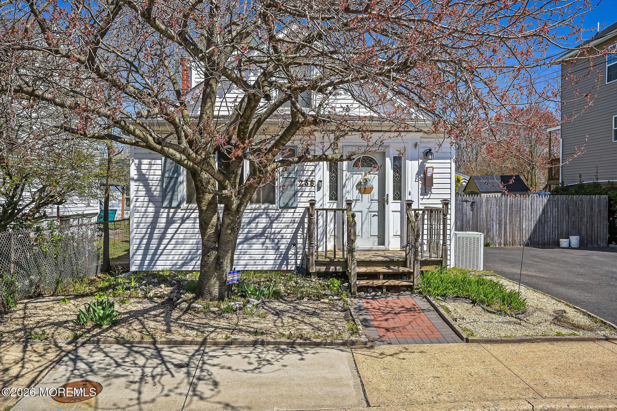 Image 3: 280_Bray_Ave_003