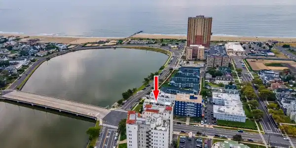 Image 3: 400deallakedr8f-drone-2