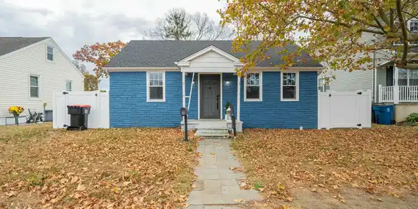 8 Hudson Avenue