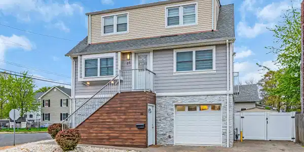 85 Seeley Avenue